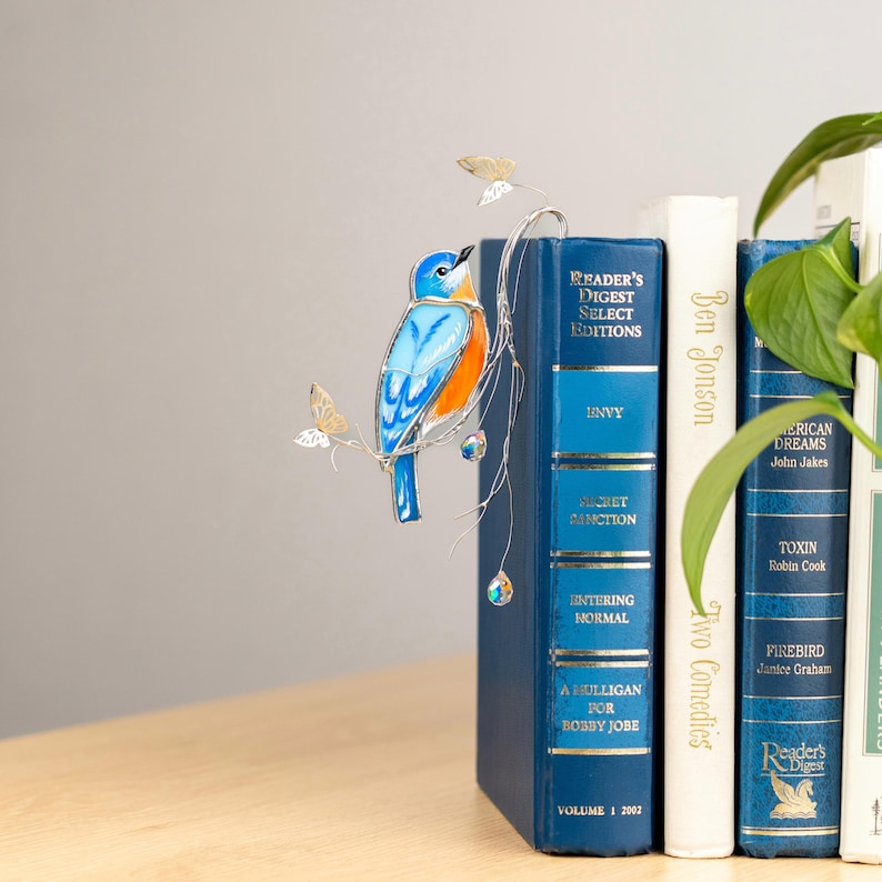 Nature-inspired bluebird plant pot decor – a perfect gift for bird and butterfly lovers.