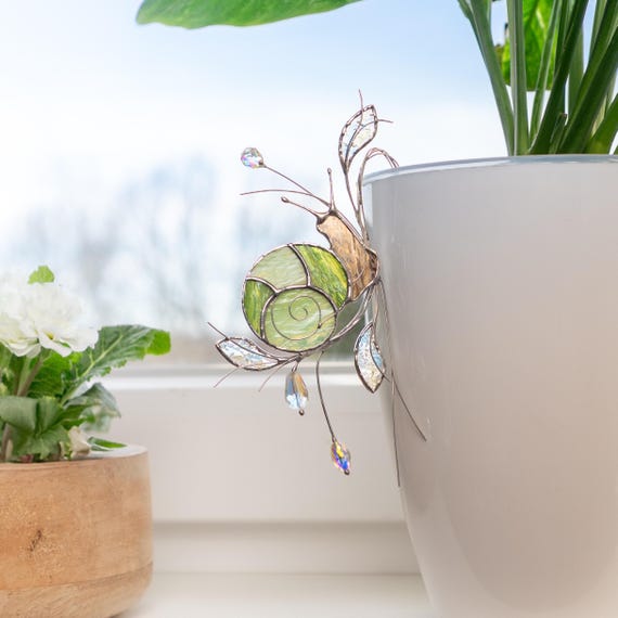 Garden snail stained glass suncatcher - Best friend gifts - Plant stake crystal suncatcher - Garden decoration stained glass light catcher