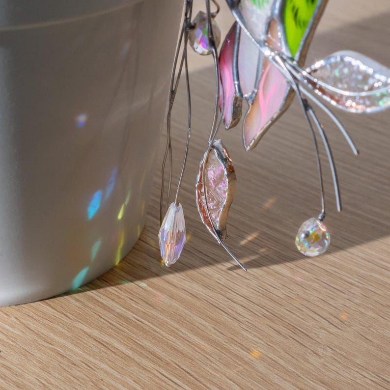 Charming stained glass hummingbird with crystal details – a mesmerizing garden accent.