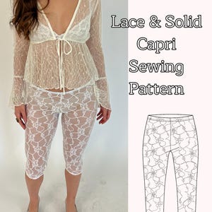 以下が含まれることがあります： 白いレースの衣装。長袖トップスとカプリパンツで構成されています。トップスは深いVネックとリボン結び。カプリパンツは膝丈です。画像には、花のレースデザインのカプリパンツの縫製パターンも含まれています。画像には「Lace & Solid Capri Sewing Pattern」と書かれています。