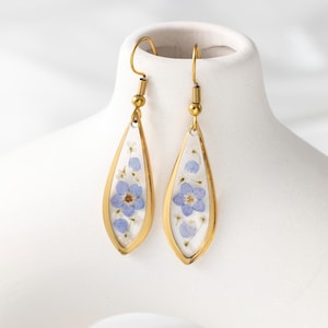 Real Forget Me Not with White Queen Anne&#39;s Lace Earrings, Handmade Pressed Resin Dried Flower Jewelry,  Gifts for Bridesmaid, Gift for Her