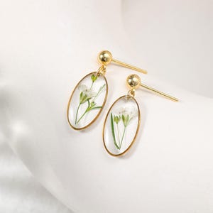 Real White Baby&#39;s Breath Stud Earrings, Handmade Resin Natural Pressed Dried Flower Earring, Gifts for Bridesmaids, Birthday Gift for Her