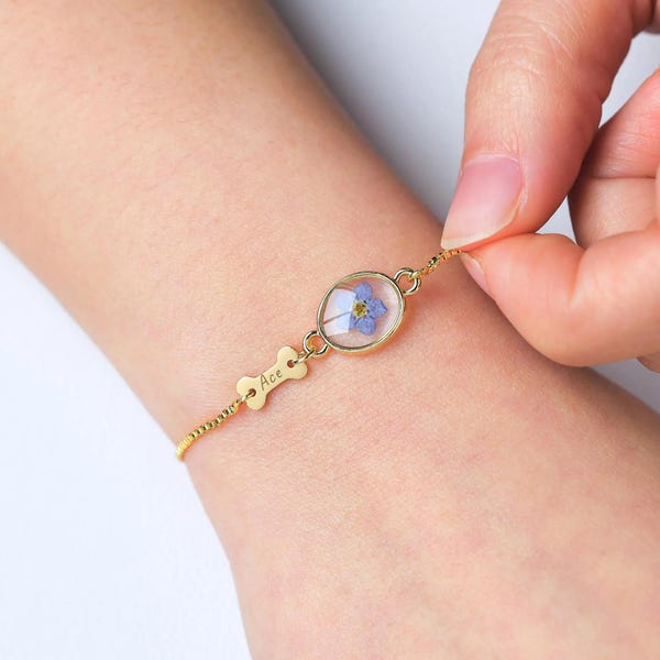 Anpassat hundnamn Förgätmigej blommaarmband, husdjursförlustminnesmärke gåva, hundförlust sympatigåva för hundmamma