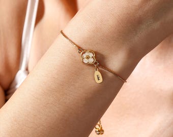 Gepersonaliseerde armband geboortebloem, handgemaakte armband aangepaste naam, armband met echte geperste bloem, geboortemaand bloemensieraden, verjaardagscadeau