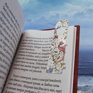 Artistic Metal Bookmark with Whimsical Dragon and Cat Design, Book Lovers Gift, Unique Reading Accessory, Fantasy Decor, Literary Gift