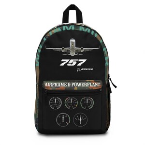 Puede incluir: Mochila negra con estampado de camuflaje y texto turquesa "M M M". La parte delantera presenta un gráfico del avión Boeing 757, el número "757" y el texto "AIRFRAME & POWERPLANT". Incluye ilustraciones de indicadores.