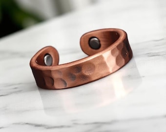 Anello magnetico regolabile in rame – Terapeutico ed elegante / Artrite / Sollievo dal dolore / Equilibrio energetico / Regalo per lei/lui / Anello per il 7° anniversario