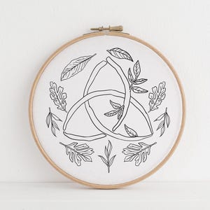 Triquetra Hand Embroidery Pattern, Trinity Knot Beginner Friendly Pattern PDF, Easy DIY Hoop Art Embroidery Design Gift