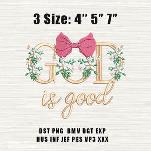 Può includere: Un ricamo dorato con le parole "GOD is good", ornato da accenti floreali e un fiocco rosa. Il testo "3 Size: 4" 5" 7"" è in alto. Sotto, abbreviazioni dei formati di file.