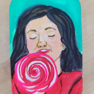 Original Hand-Painted Hinged Tin – Happy Woman in Red Pajamas with Christmas Candy | Acryl Gouache Altoid-Size Art Box