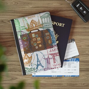 Reispaspoorthoes voor dames en heren | Ontwerp koffer met wereldkaart 'Let the Journey Begin' | Reislustcadeau | Aangepaste reishouder