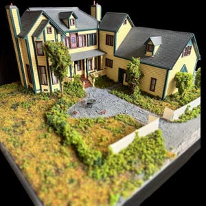 Scream Movie House Diorama, Horror Movie Model, Collectible Horror House, Custom Diorama, Collector’s Movie Model, Mini Gothic House