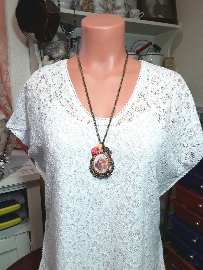 Orange and pink with bronze pendant necklace. Floral vintage style necklace set