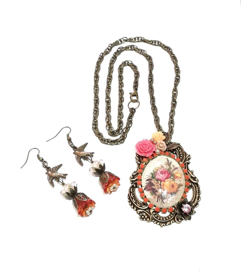 Orange and pink with bronze pendant necklace. Floral vintage style necklace set