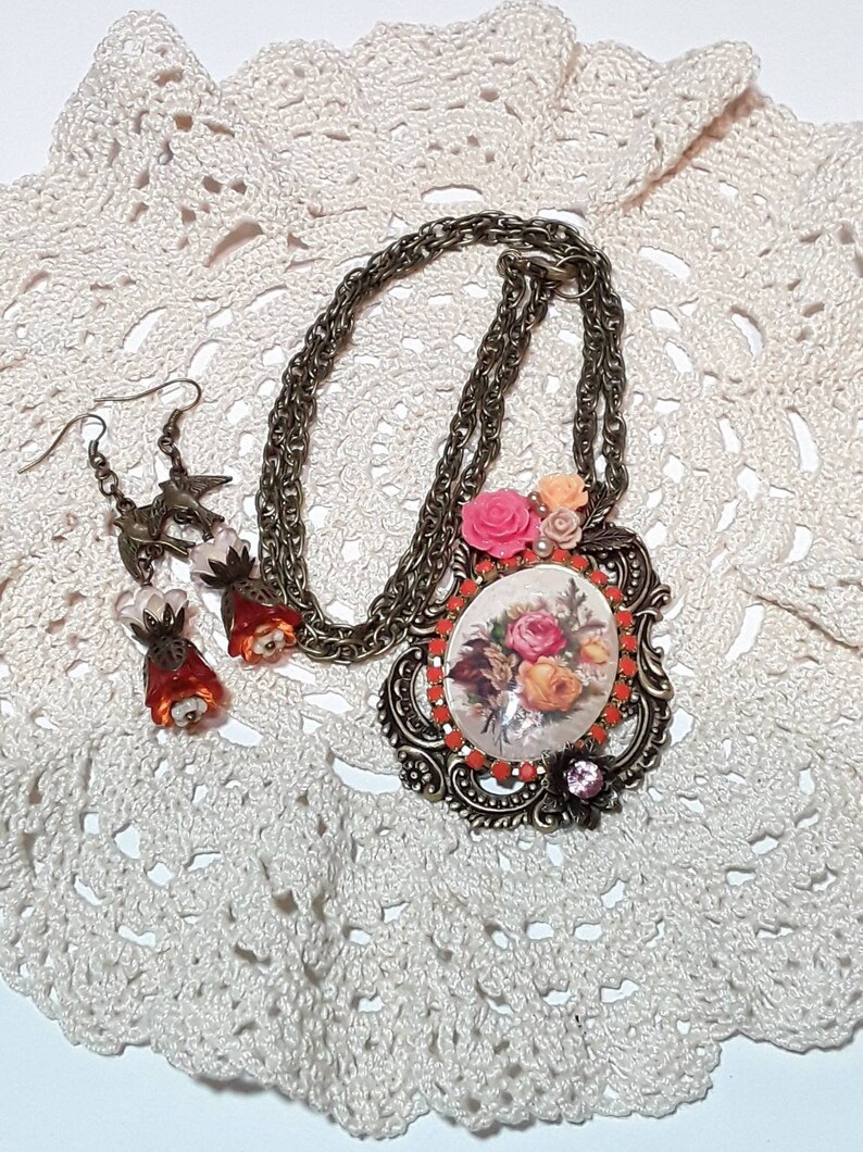 Orange and pink with bronze pendant necklace. Floral vintage style necklace set