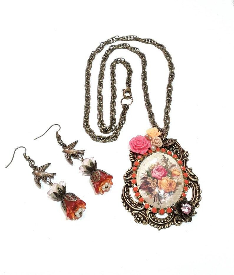 Orange and pink with bronze pendant necklace. Floral vintage style necklace set
