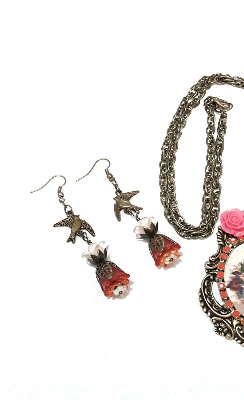Orange and pink with bronze pendant necklace. Floral vintage style necklace set
