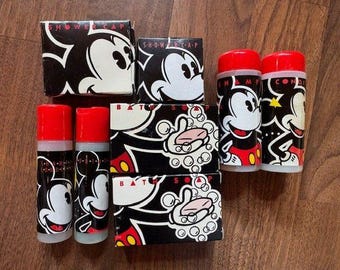 Artículos de tocador vintage de Walt Disney Mickey Mouse, 8 piezas, jabón, enjuague bucal y acondicionador.
