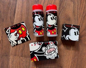 Artículos de tocador vintage de Walt Disney Mickey Mouse, 5 piezas, jabón, ducha y acondicionador de viaje