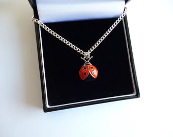 Lindo colar de joaninha joaninha pingente gargantilha presente corrente banhada a prata ou cordão bolsa de organza
