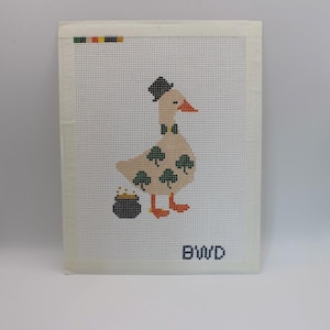 Tela a punto croce con anatra per San Patrizio / Tela dipinta a mano 13 maglie / Tela 4x6 / Disegno anatra per le feste