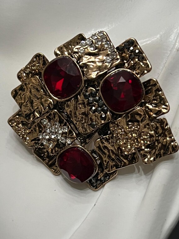 Vintage Ruby Red Statement Brooch – Textured Gold… - image 5
