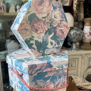 2 cajas de almacenamiento personales Whitney, cajas de sombreros con motivos florales vintage, decoración de cabaña