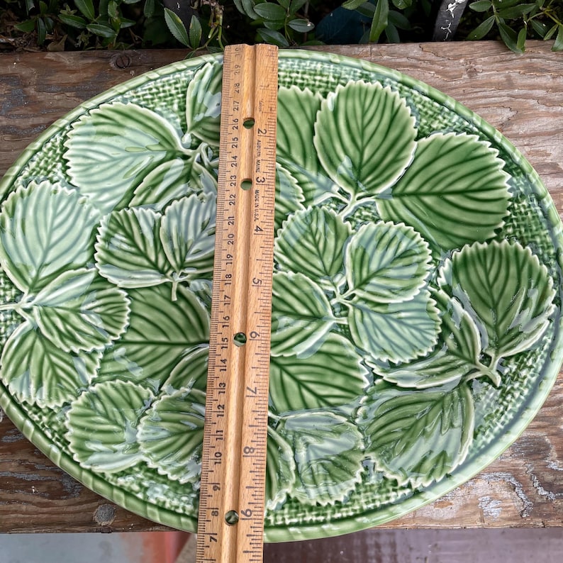 Bordallo Pinheiro Strawberry Service Platter - Thumbnail 3