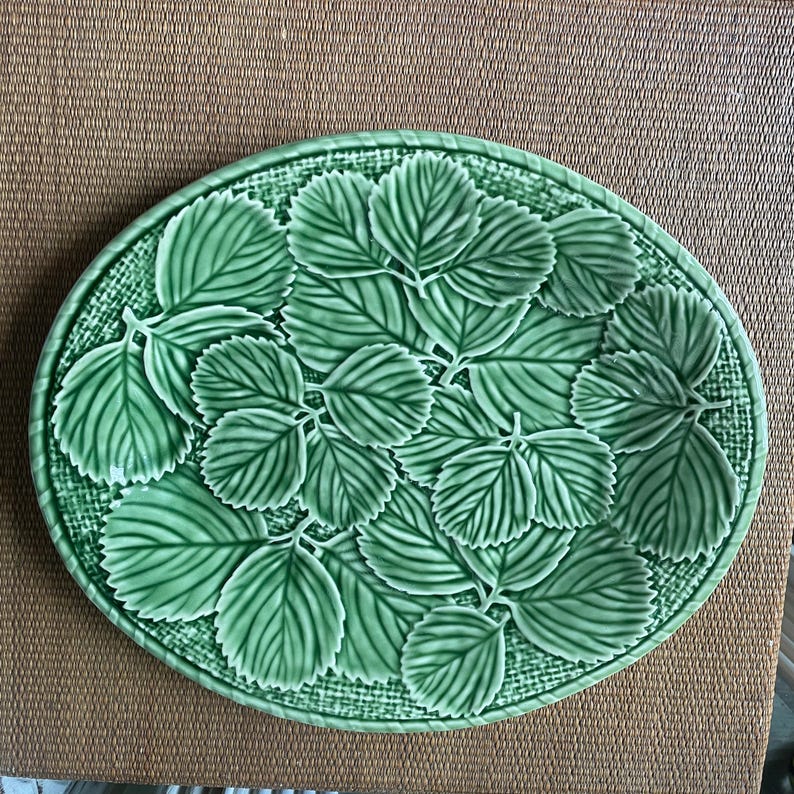 Bordallo Pinheiro Strawberry Service Platter - Thumbnail 2