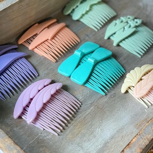 Vintage 1980-1990’s era plastic hair combs set of 2 hair combs