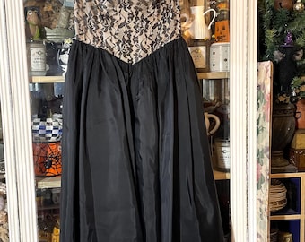 gunne sax prom dress 1987 Jessica McClintock for Gunne Sax (1987-1989) Gunne Sax was THE name for  prom dresses in the 1980s and early 90s and those iconic multi-page print  ads starring models with big curly 80s hair showed