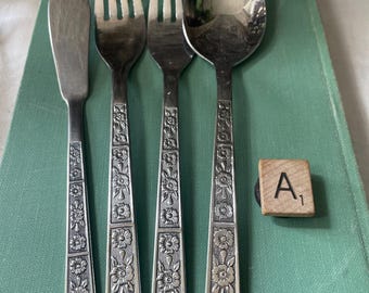 Cubiertos de acero inoxidable MCM con diseño de flores, tenedor y cuchara de repuesto