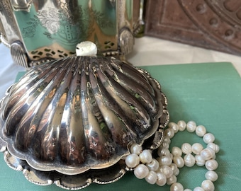 Pudełko na drobiazgi lub półmisek z muszli posrebrzanej firmy W.A. Adams, stare pieniądze, wystrój nadmorski