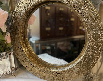 Antyczne złoto, mosiądz, duże, okrągłe, ozdobne lustro w stylu marokańskim boho
