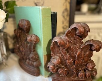 Sujetalibros de madera vintage con hojas de Icanthus, estilo botánico, dark academia, decoración campestre francesa