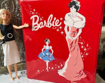 Estojos, roupas e acessórios vintage da Barbie