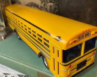 Hucha con forma de autobús escolar antiguo de Blue Bird