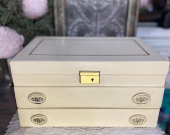 Joyero vintage Princesa Gardner en color crema, blanco y dorado, Suecia
