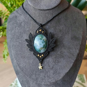Handmade micro macrame necklace – Leaf shape jewelry with natural moss agate cabochon.
