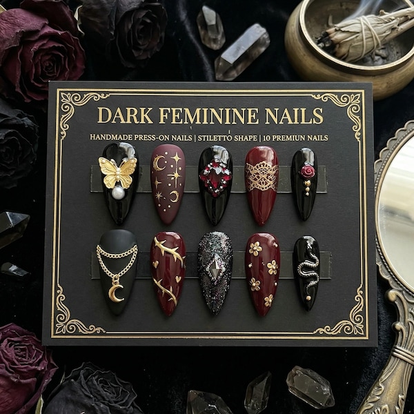 Unghie finte dark femminili, unghie stiletto gotiche nere e bordeaux, unghie finte 3D serpente e farfalla dorata, regalo dall'estetica alternativa e stregonesca