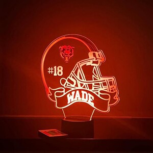 LED-sportfotbollshjälm lagspelare fläkt nattlampa bordslampa, 16 färger, inkluderar topp, bas, sladd och fjärrkontroll - personligt anpassad gratis!