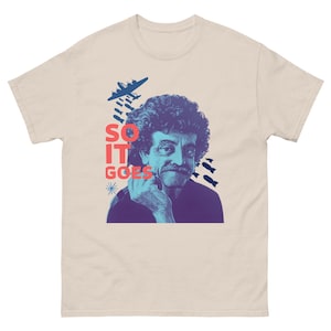 Kurt Vonnegut &quot;So It Goes&quot; T-Shirt - Literatur Zitat Tee - Slaughterhouse-Five Fan Shirt - Buch Liebhaber Geschenk