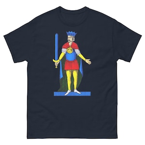 Camiseta del Rey de Espadas / Camiseta con gráfico de cartas del Tarot vintage / Camiseta esotérica y mística / Regalo espiritual retro para amantes del tarot y el ocultismo