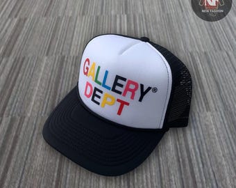 Gorra de camionero Gallery Dept / Snapback negra y blanca con logotipo multicolor