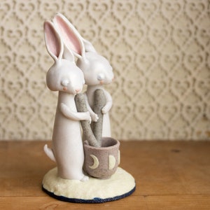 Year of the Rabbit Sculpture Lunar Hares Pounding Rice Together Lunar New Year Centerpiece zdjęcie 4