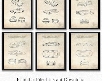 Puede incluir: Seis impresiones enmarcadas de patentes de coches antiguos. Cada impresión presenta dibujos lineales detallados de diferentes modelos de coches, incluyendo vistas superiores, laterales y frontales. Las impresiones están sobre un fondo beige con el texto "UNITED STATES PATENT OFFICE" en la parte superior.