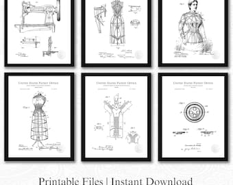Könnte beinhalten: Sechs gerahmte Schwarz-Weiß-Patentdrucke mit Nähdesigns. Die Drucke zeigen eine Nähmaschine, Schneiderpuppen und einen Knopf. Der Text "UNITED STATES PATENT OFFICE" steht oben auf jedem Druck. Der Text "Printable Files | Instant Download" steht unten.