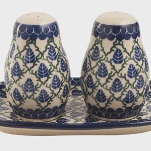 Ceramika Artystyczna SALT & PEPPER SHAKERS Set w/ Tray Ceramic Blue Green Floral Vine Print
