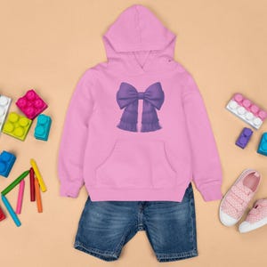 Paarse strik png, kroketstrik png, mooie strik png, strikje png, shirt met franjes, shirt met franjes, shirt met paarse strik, shirt met paarse strik, preppy png-ontwerpen