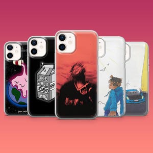 Op de afbeelding: Een verzameling van vijf transparante telefoonhoesjes met verschillende grafische ontwerpen. De ontwerpen omvatten een roze en blauwe ruimtescène, een zwart-wit karton met tekst, een rood-zwart portret, een witte illustratie en een blauwe auto.